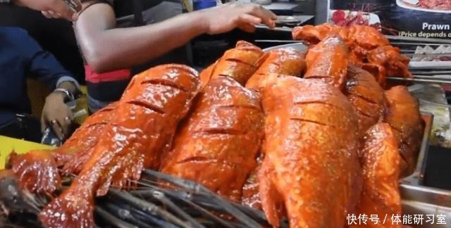 大叔路边卖这种“烧烤”,30元一条,路人不敢吃,顾客不多见了!