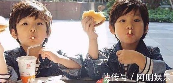 报喜|双胞胎宝宝女翻男,护士出产房报喜,没想到家属却没一个开心的