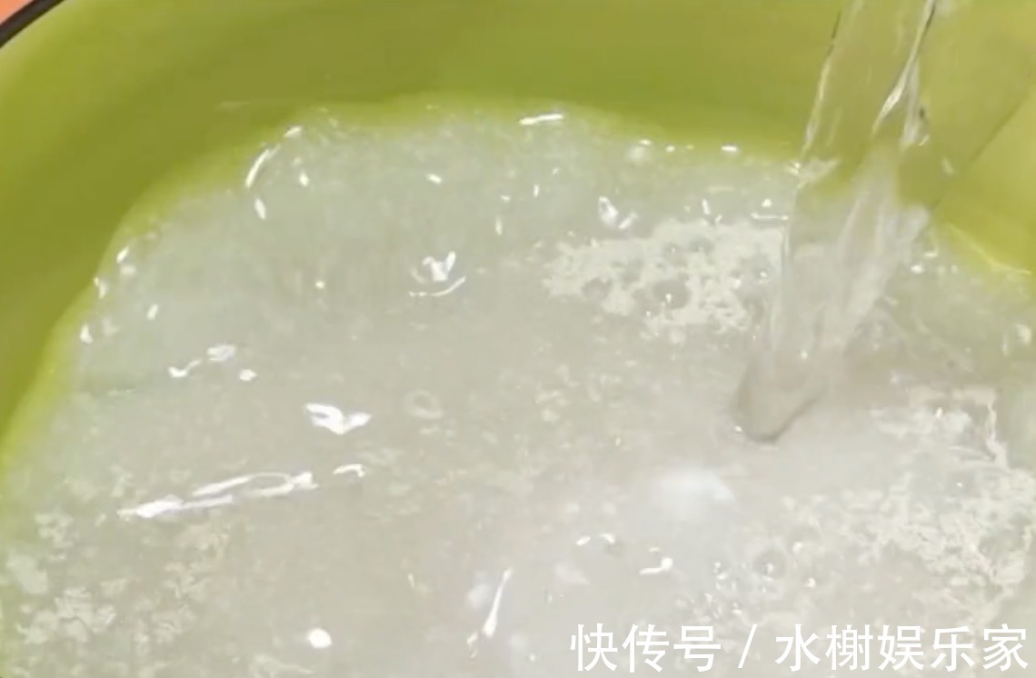 原来油条这么简单，早起给家人炸一盘，外酥里嫩，个个空心