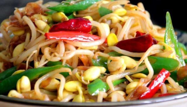 锅里|炒“豆芽”时到底焯不焯水,许多人做错了,难怪豆芽不脆爽!