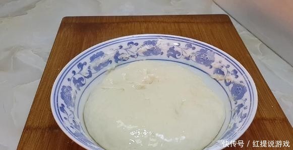 早上给家人炸点油饼,一口酥脆,搭上一碗豆腐脑,吃完浑身舒坦