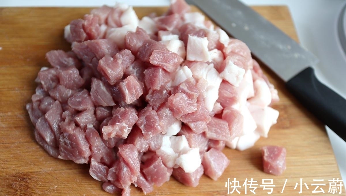 羊肠|一盆肉一根肠衣,教你做0淀粉0添加剂脆皮肠,香嫩健康吃着放心
