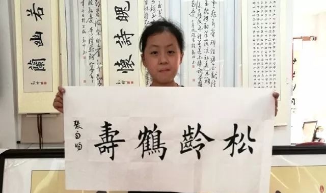 书法!9岁女孩书法太规正,专家:太死板!网友:书法非要龙飞凤舞吗?