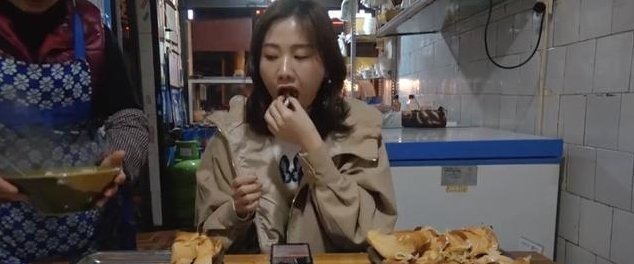 密子君吃80個(gè)“巨型”煎餃,掰開一看卻穿幫,直接掉粉70萬(wàn)