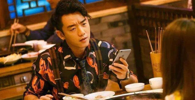 郑恺有次被问道:你最多一天挣过多少钱啊?郑恺:接近7个亿