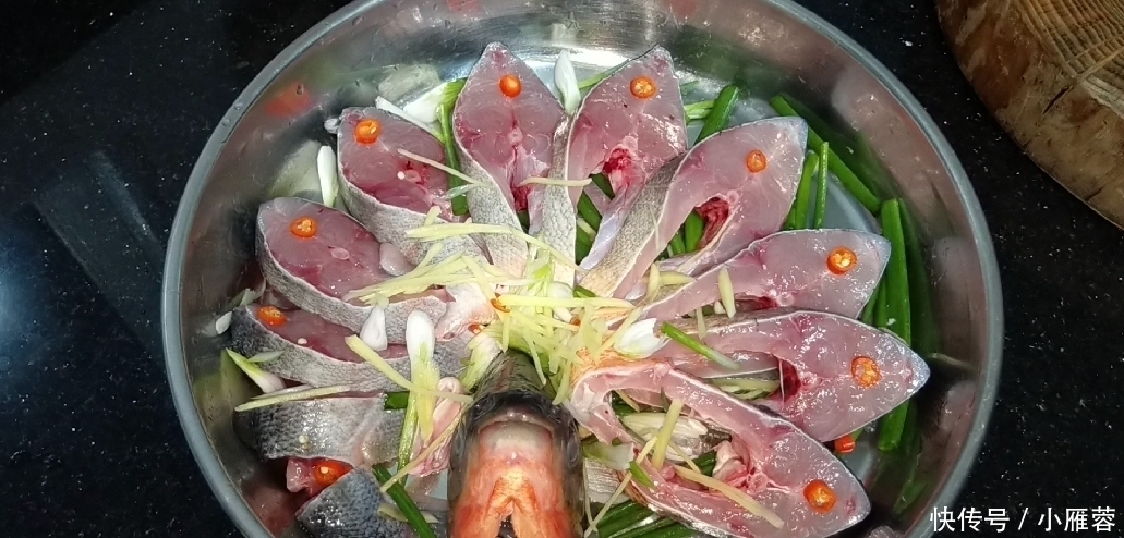 美味|爱吃鱼的收藏喽,学会鱼肉一个特色做法,简单美味,出锅太漂亮了