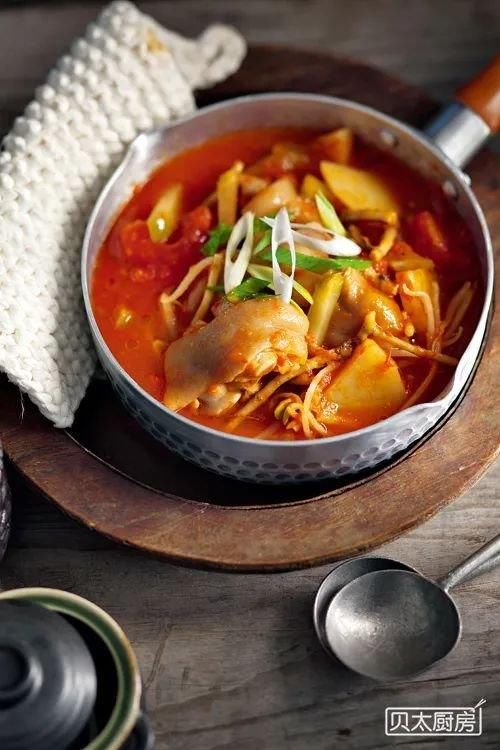 一人食的小火锅，每天都要不一样的好吃味，全身暖暖的！