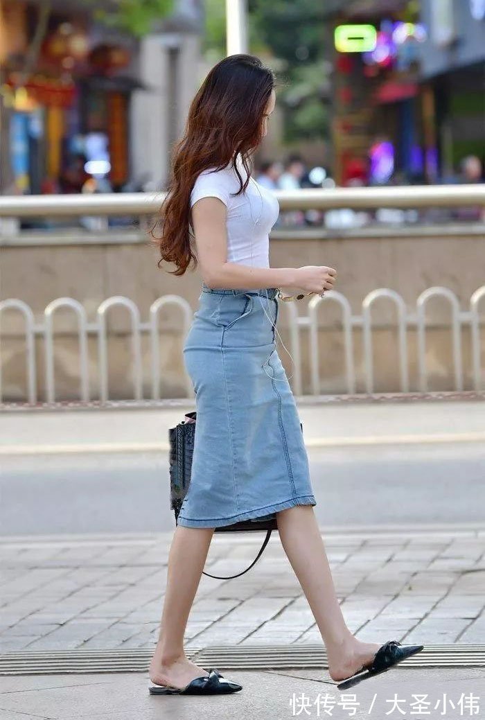 高跟鞋|美女街拍:北方女孩太招人疼爱,一看就是很懂事的,好想过去帮她买一杯奶茶