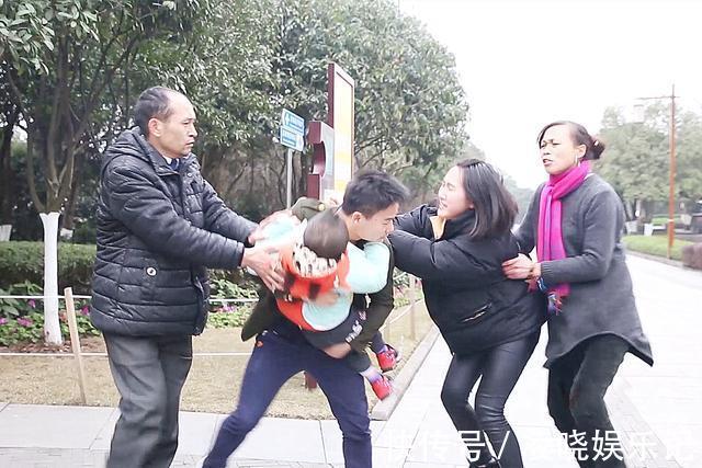 妈妈带|姥姥把孩子带到3岁,奶奶却想“收网”,好在宝爸是个明白人