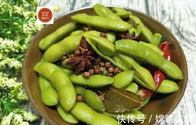 大排档|教你这样煮毛豆，个个翠绿还入味，比大排档的煮毛豆好吃百倍！