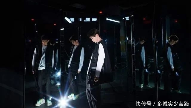 奇艺剧本杀|王俊凯和小狗比赛,奔跑途中处处揶揄小狗,网友都看不下去了