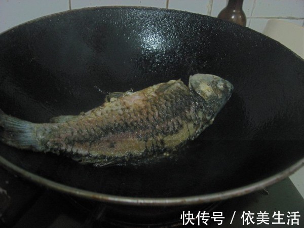鱼汤|不管炖什么鱼汤，都不要直接炖！大厨教你4招，汤浓白，味鲜美