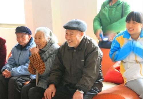 年龄段|长期走路有利于长寿吗？建议：65岁过后的老人，把这3件事做好