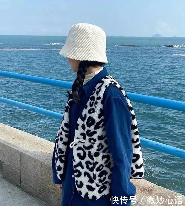 外套 羽绒服穿腻了羊羔毛才是秋冬最洋气的外套，保暖又时髦！