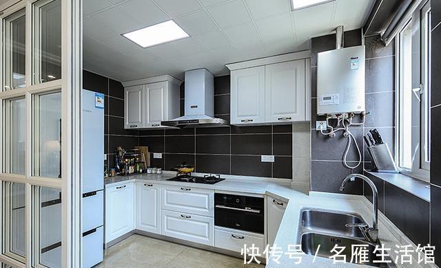 客厅|我喜欢客厅这种设计,显得好大啊!飘窗也很不错很透亮