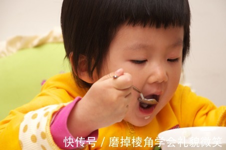 食物|立秋后,别再给宝宝这样喝水,容易脾虚积食,影响孩子发育和长个