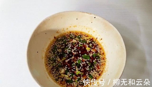 酸汤|饺子你是蘸酱油吃的吗可以换个吃法了，酸汤饺子让你百吃不腻！