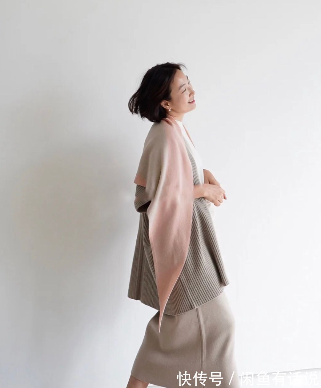 春天 中年女人春天穿衣,丢掉这些陈旧“时髦法则”吧,会有浓浓大妈感