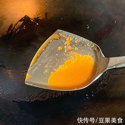 蒜头|蒜香排骨（黑椒味）这样做，好吃到吮手指