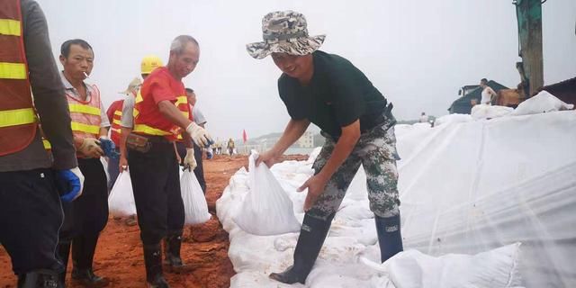 国庆我在岗：他们坚守鄱阳湖护候鸟平安|读图 | 老陶