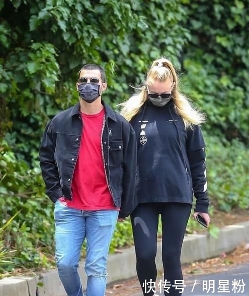 凤凰女索菲 特纳怀孕胖三圈 老公也跟着一起变胖 真是神仙爱情 快资讯