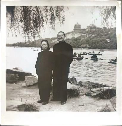 翻译|文艺评论 ｜ 只有一部署名译作《三国演义》的虞苏美提醒我们思考： 什么是译者？什么是成功的译者？