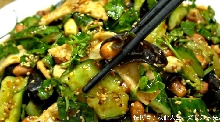 每年我家年夜饭必做的一道凉菜，清爽开胃又解腻，比大鱼大肉好吃
