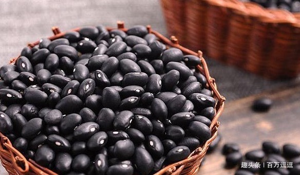 黑豆|长了白发别着急，这些食物是天然的“染发剂”！经常吃白发变黑发
