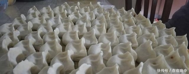饺子皮|生饺子千万别直接放冰箱，学会店老板的小诀窍，再也不怕开裂粘皮