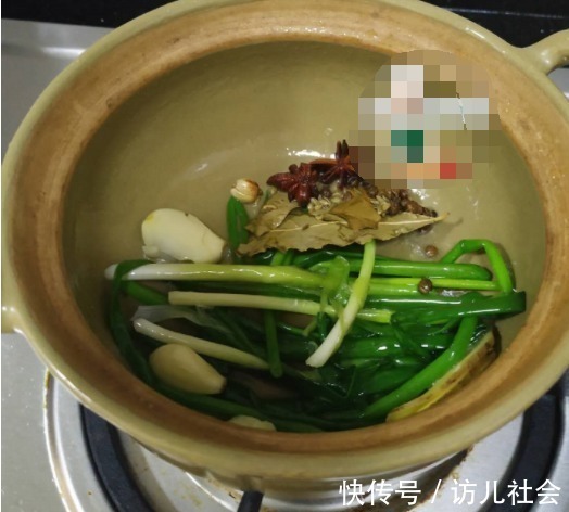 下酒最馋它，倒半瓶酱油，不加一滴水，越焖越香，馋到流口水