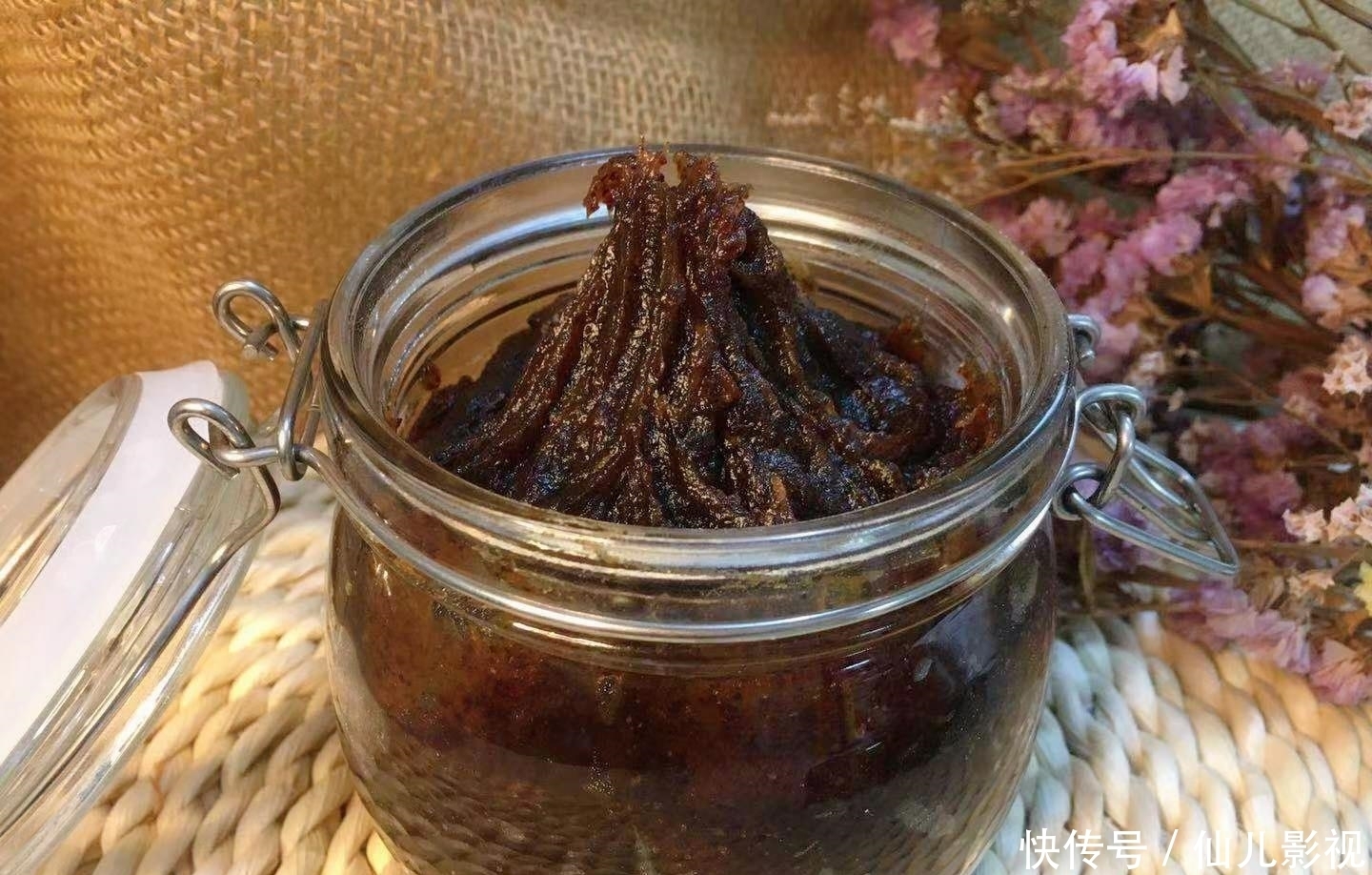 冬天女人手脚冰凉就喝它,每天一杯,驱寒又暖胃,做一次喝一个月