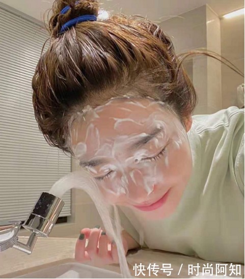 油皮|洗面奶“黑名单”盘点,很火但不好用,洗完干燥还紧绷,别用错了