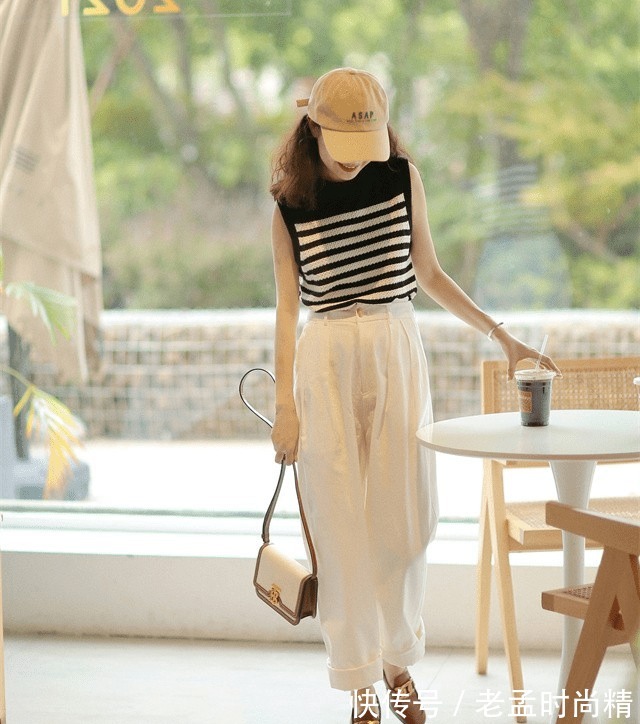 米色|穿“米色”裤子的时候,如何搭配上衣和鞋子?