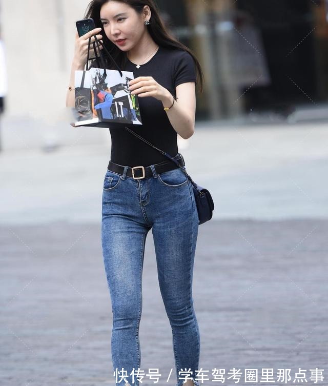 大众 小众圆领黑色针织短衫的穿搭,性感显白,女人味十足!