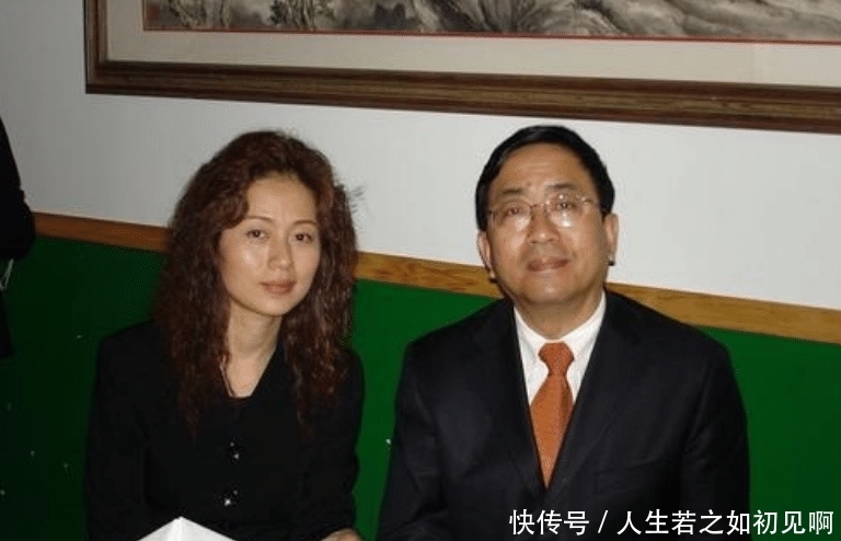 治病|余秋雨病重,妻子打工挣钱,为他治病供他写作,换来的却是背叛