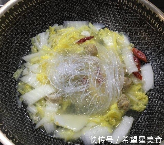 白菜粉丝丸子汤！