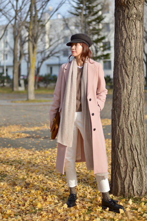 别再穿阔腿裤了,很挑人!试试今年流行的“白烟管裤”,时髦百搭