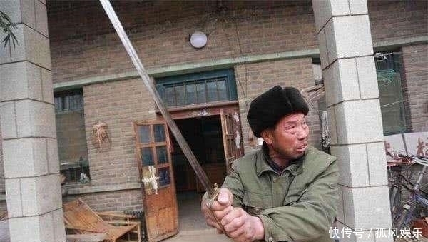  天价|老农家中收藏了把日本军刀，日本出天价购买却被拒，原因令人感慨