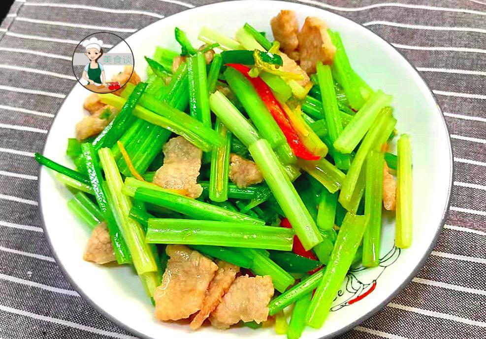 芹菜杆|便秘最怕此菜,冬天干燥要多吃,给肠道洗洗澡,润肠通便预防便秘