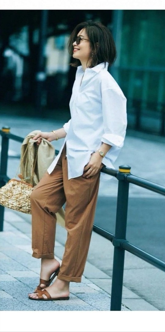 披肩|女人过了四十岁,建议学会这五种衬衫搭配公式,不掉档次又有品位