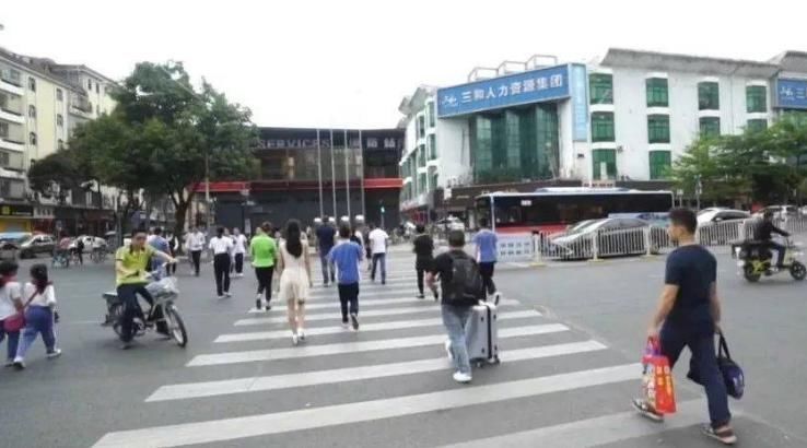 100块钱赚1天花3天,没钱才干活的三和大神