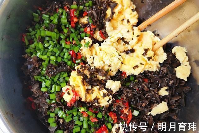 更香|这菜用来包饺子特鲜香，比芹菜鲜嫩，比茴香更香，再不吃就等明年