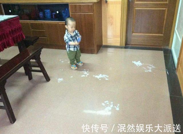 妈妈|妈妈刚离开，哥哥就把弟弟放锅里，回来时高汤都熬好了