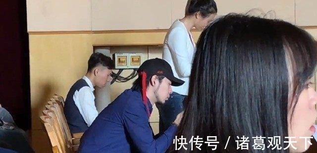 高天鶴被P掉《天天向上》節(jié)目海報(bào)由5人變4人 ，他可能出事了