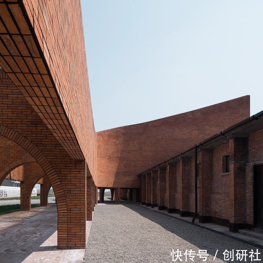 彩平|陶仓艺术中心/裸筑更新