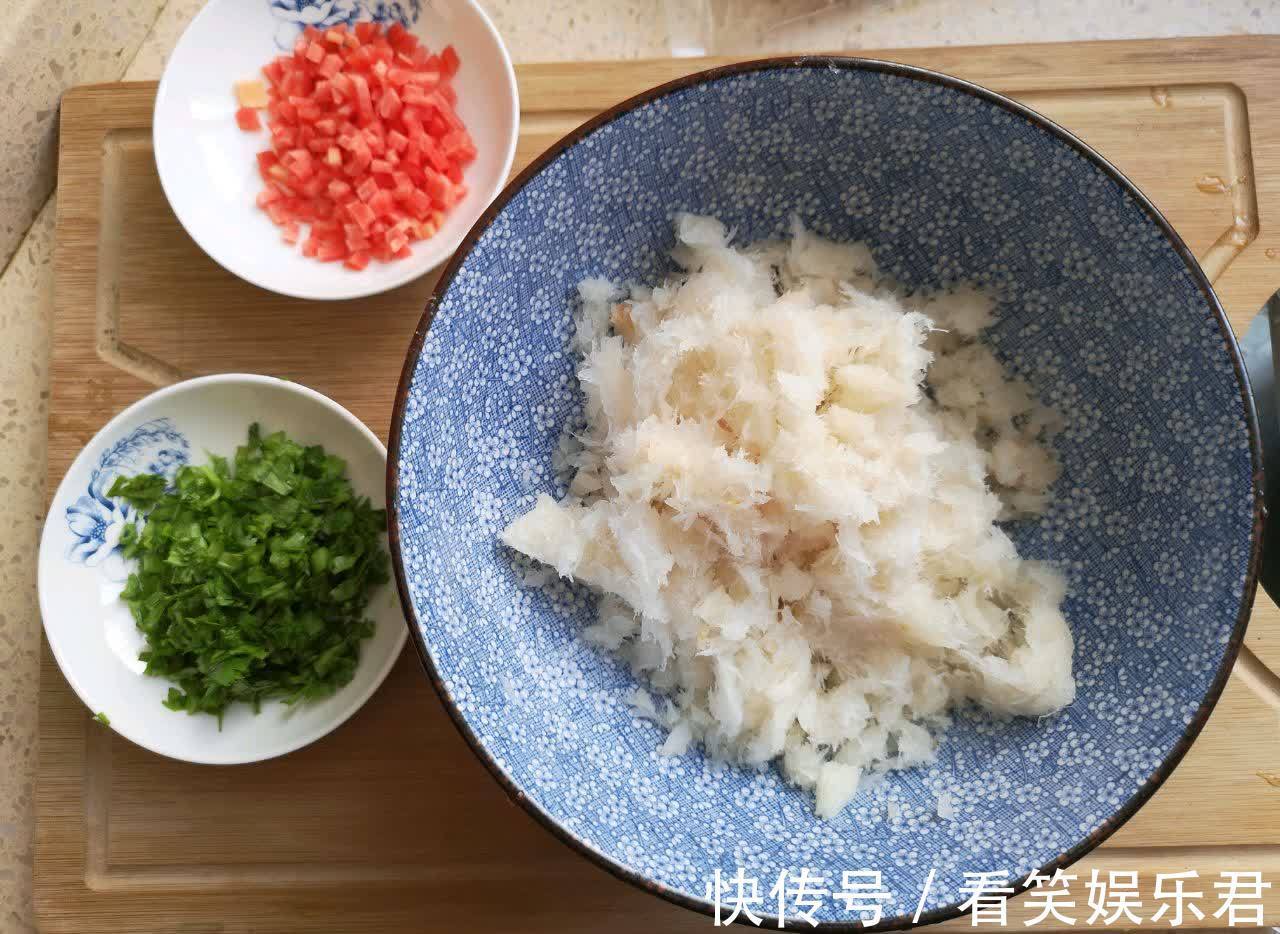 辅食|早餐不用将就了，用鳕鱼做成小饼，健脾开胃，适合老人孩子