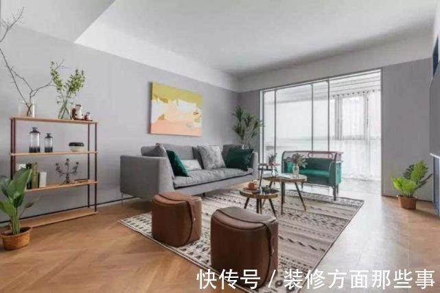 亚光砖|89平借用厨房空间将干区移到卫生间外，将电视墙改为柜子隔断