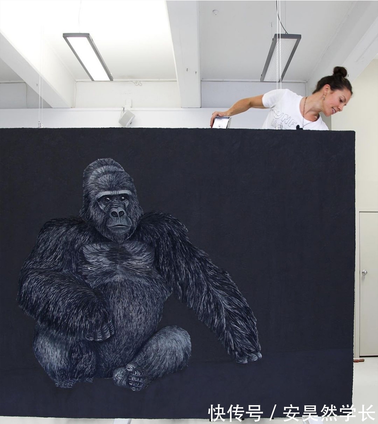 冲浪板@80层颜料之下的故事:时光雕刻者,与刀刃为伴的漆雕艺术家