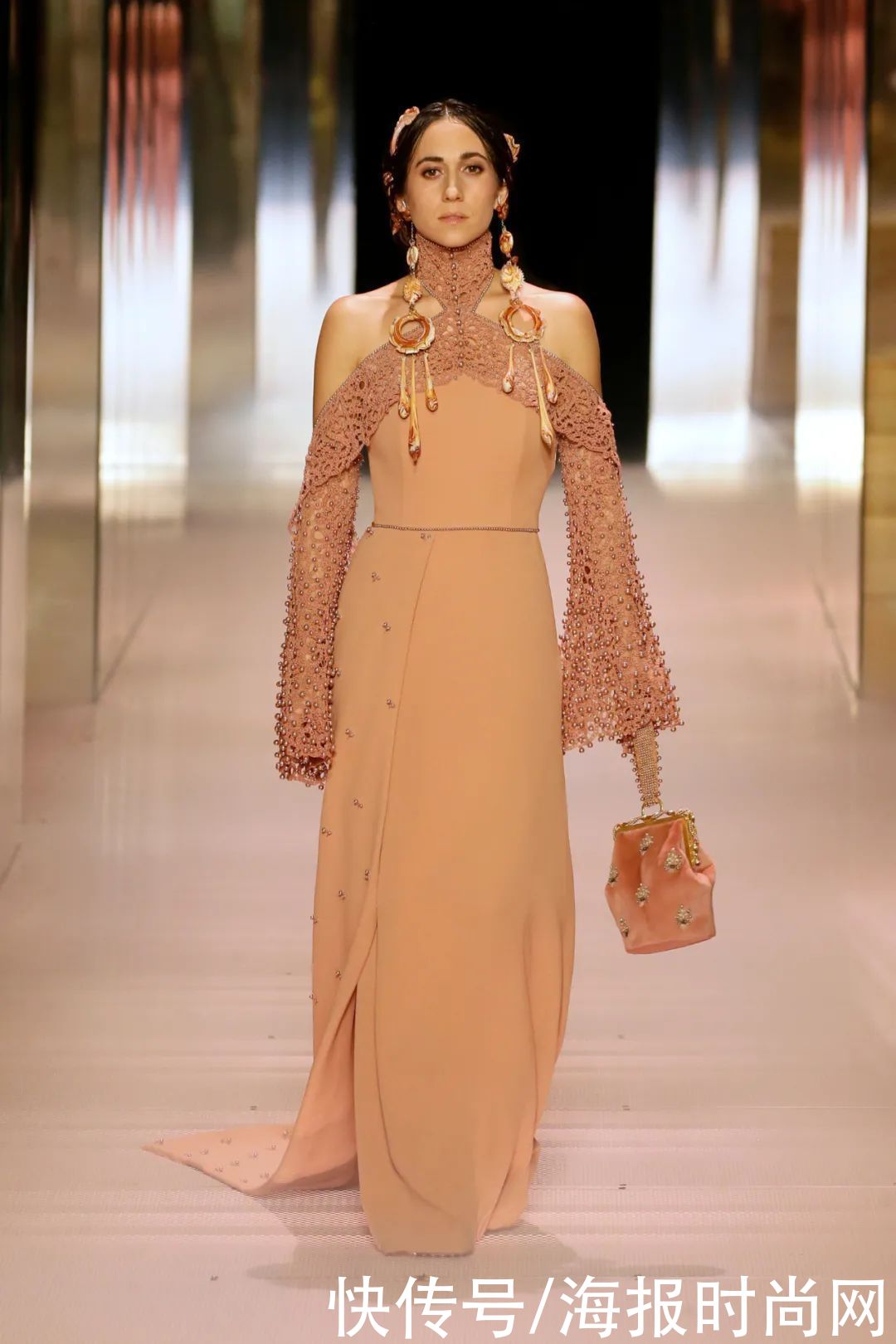 高定周｜打开FENDI这本，关于家人、关于爱的浪漫手册