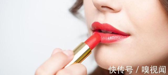 挎包|一个生活精致的女孩,挎包里除了口红之外,还少不了这3样东西